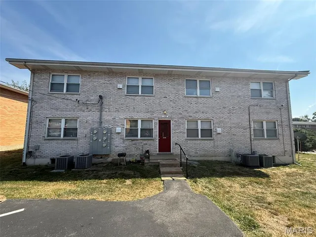 $375,000 | 7409 Olian Drive, Hazelwood, MO 63042