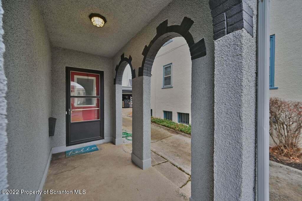 811 Olive Street Scranton, PA 18510 - Photo 2 of 54 a view of entryway