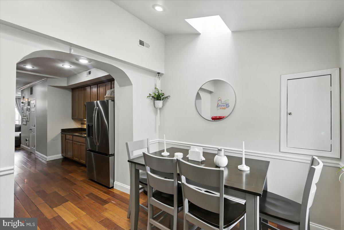 1711 South Hanover Street Baltimore, MD 21230 - Photo 14 of 31 a view of a dining room with furniture