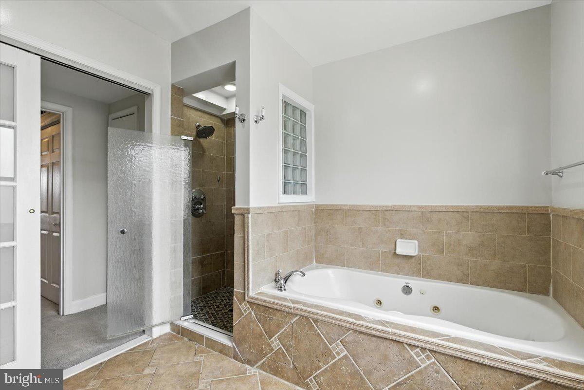 1711 South Hanover Street Baltimore, MD 21230 - Photo 25 of 31 a bathroom with a bathtub and a shower