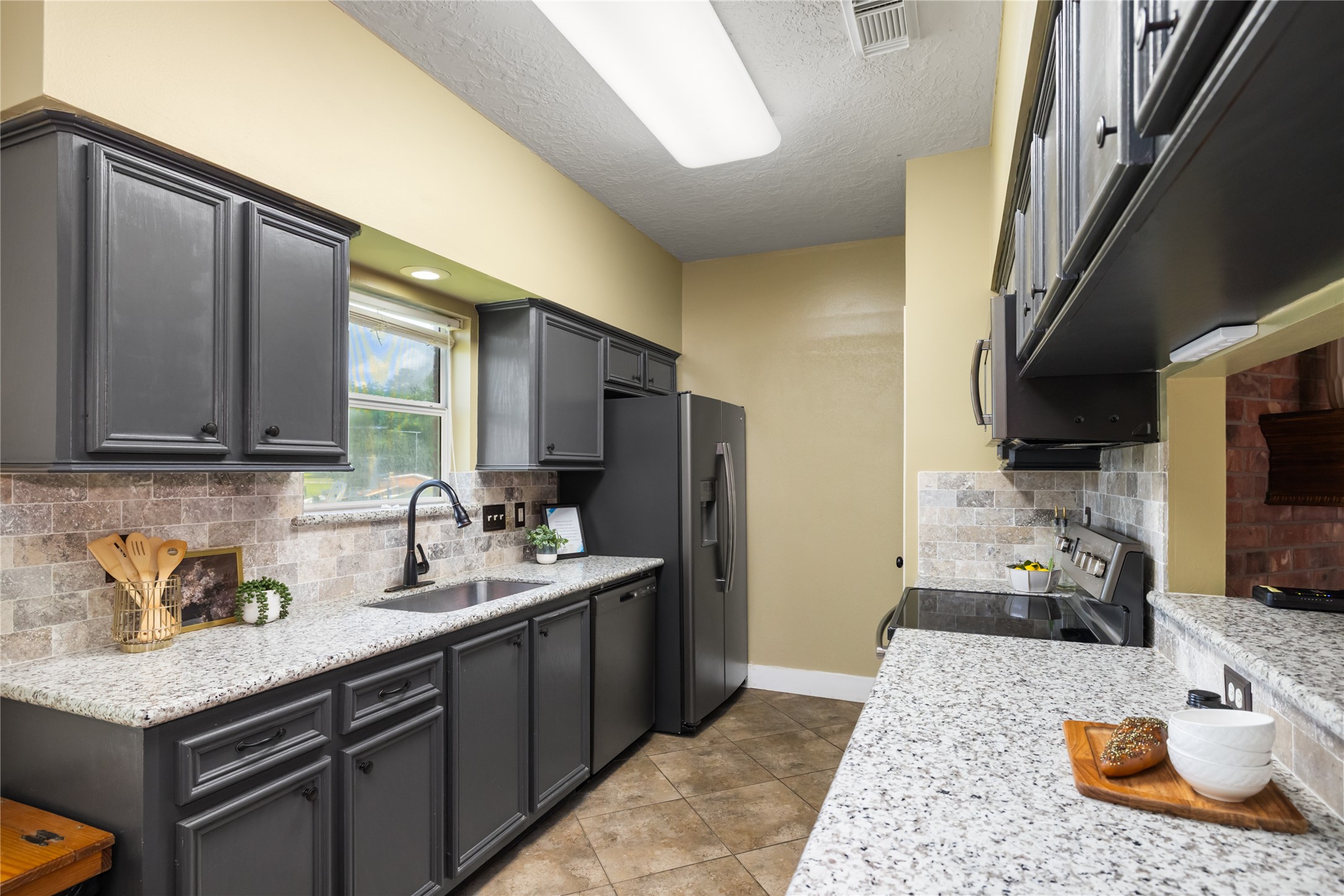 1102 Spring Branch Drive Baytown, TX 77523 - Photo 17 of 28