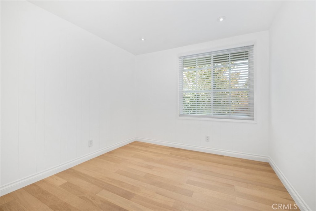 76 West Yale Loop Irvine, CA 92604 - Photo 9 of 11 an empty room with a window