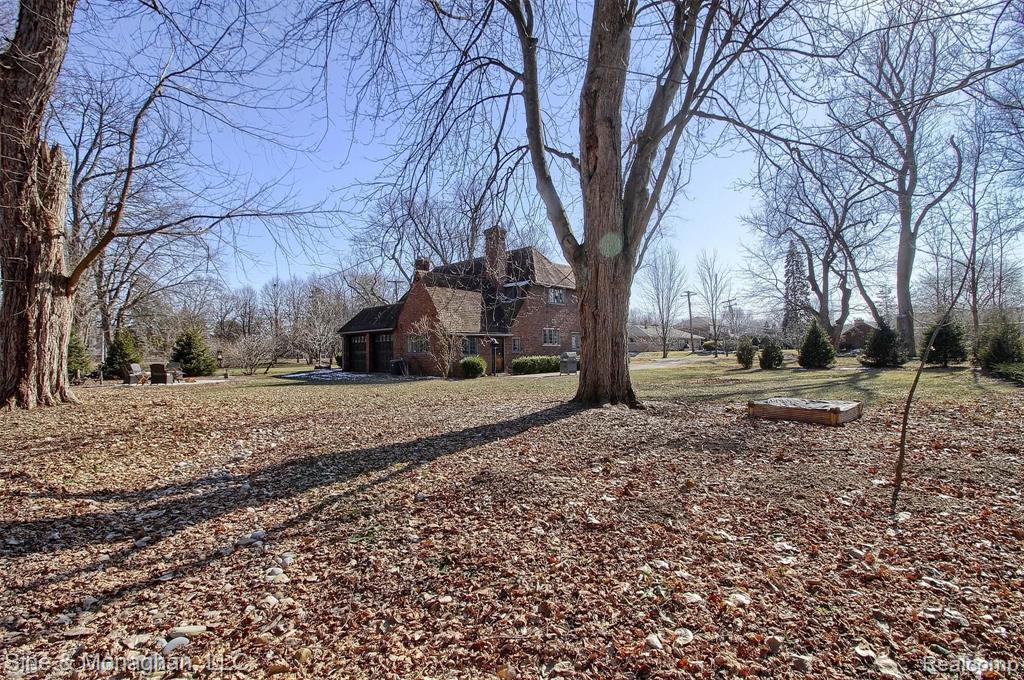 1017 Lake Shore Road Grosse Pointe Shores, MI 48236 - Photo 43 of 55