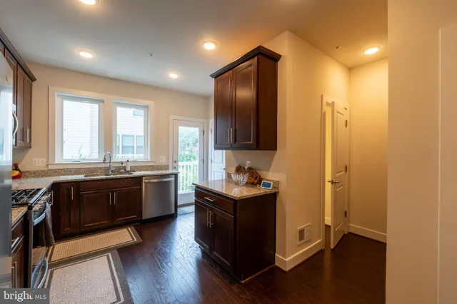 $3,750 | 515 Shorthorn Way, Rockville, MD 20850