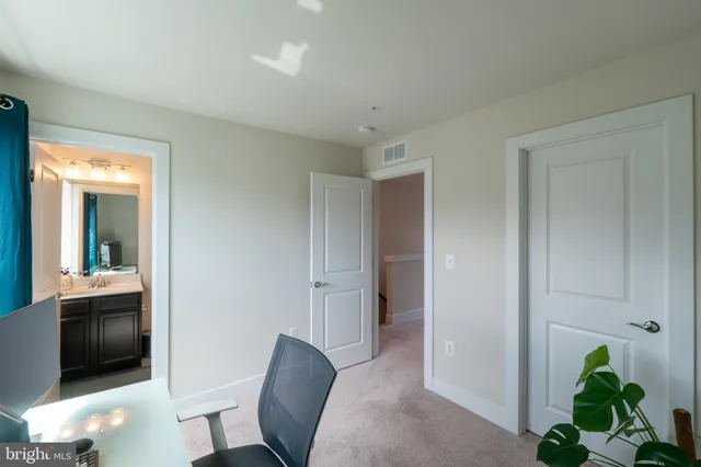 $3,750 | 515 Shorthorn Way, Rockville, MD 20850