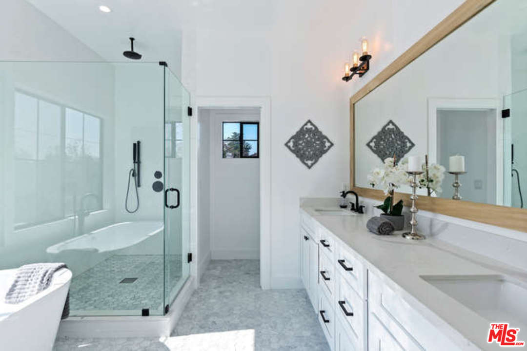 3628 Grayburn Road Pasadena, CA 91107 - Photo 14 of 25 a spacious bathroom with a double vanity sink mirror and bathtub