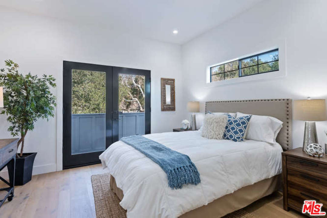 3628 Grayburn Road Pasadena, CA 91107 - Photo 19 of 25 a bedroom with a large bed and a potted plant