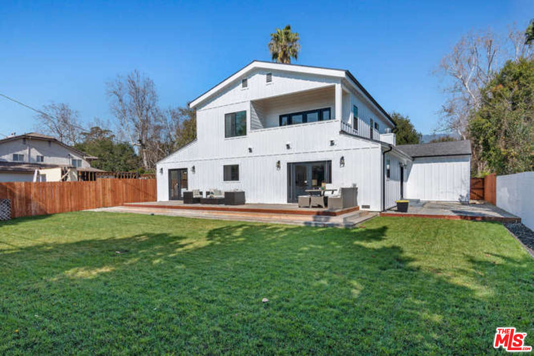 3628 Grayburn Road Pasadena, CA 91107 - Photo 25 of 25 a front view of a house with a patio
