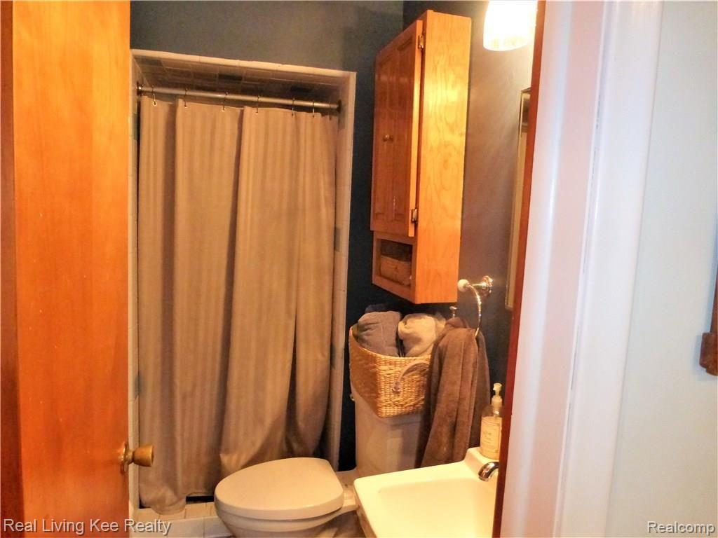 54151 County Line Road New Baltimore, MI 48047 - Photo 30 of 44