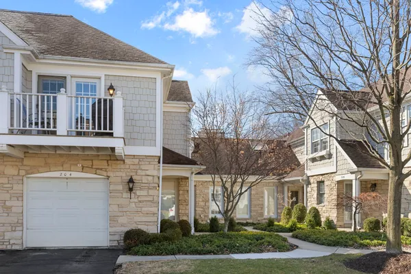 $3,600 | 204 Racquet Club Court, Hinsdale, IL 60521