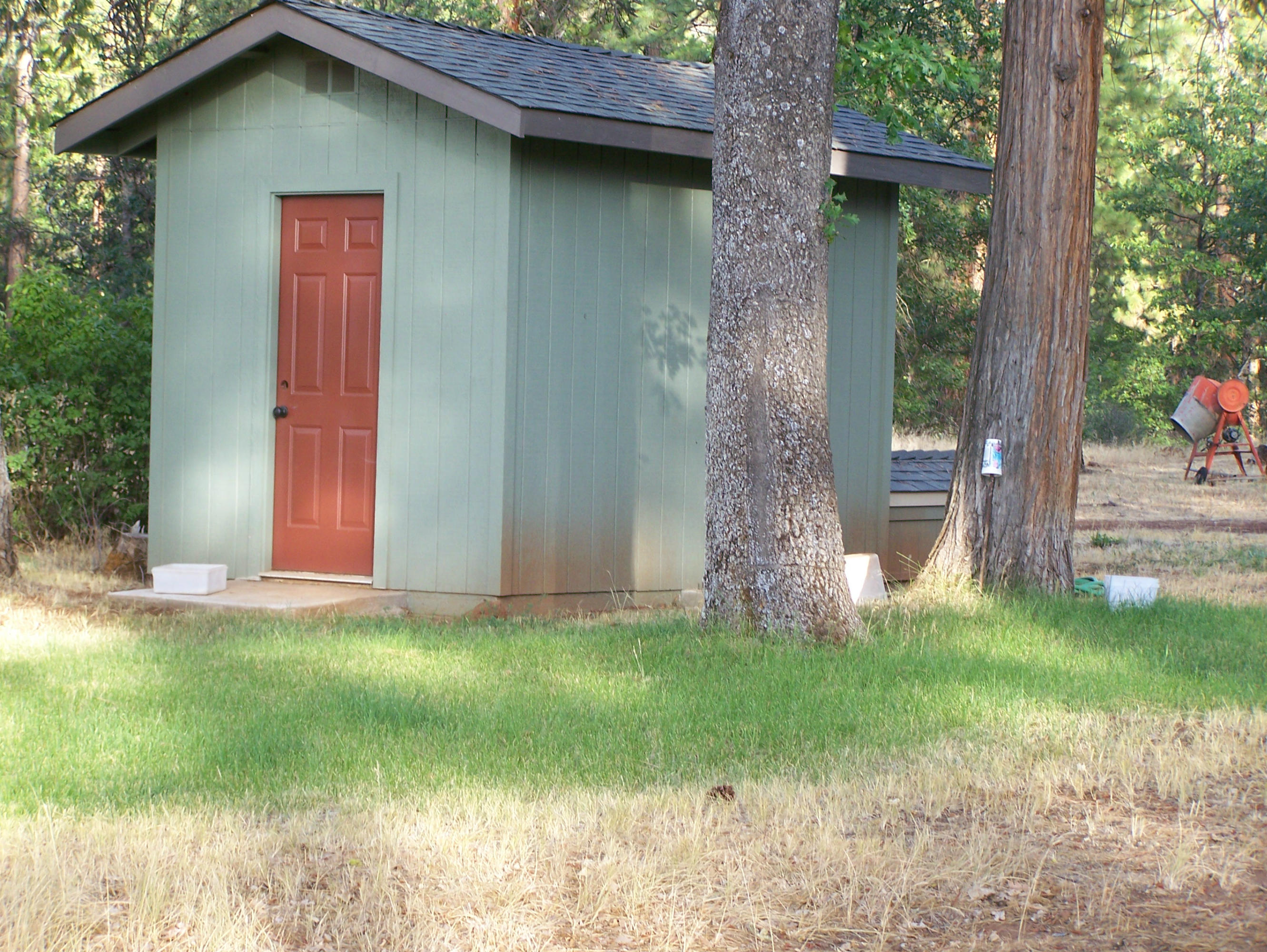 315 Schneider Ranch Road McArthur, CA 96056 - Photo 5 of 16 a view of a backyard of the house