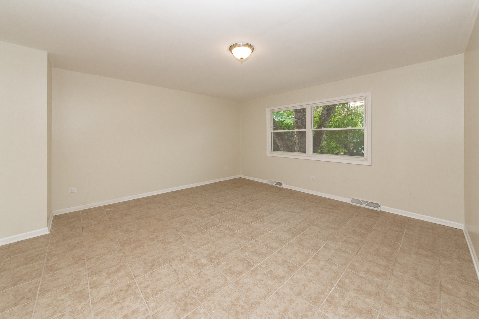 502 Allanson Road Mundelein, IL 60060 - Photo 2 of 18