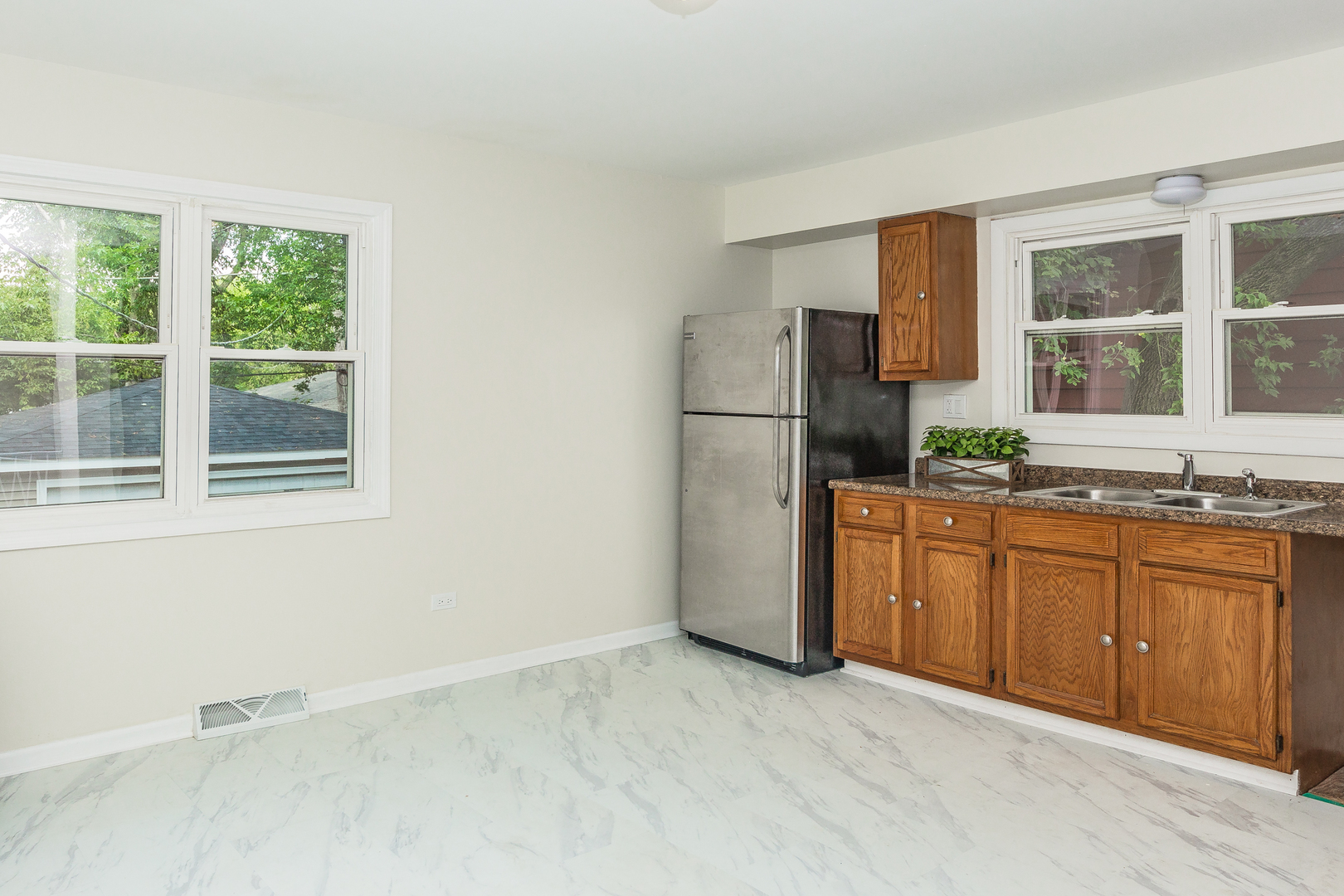 502 Allanson Road Mundelein, IL 60060 - Photo 3 of 18