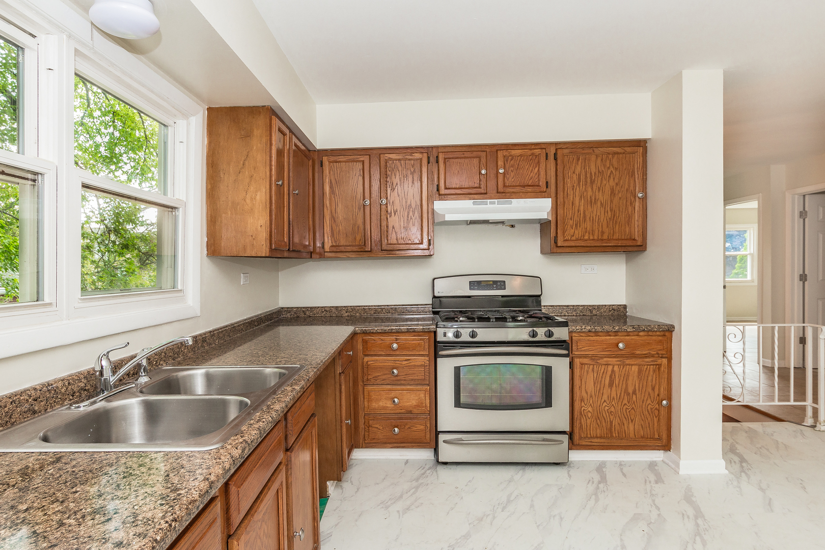 502 Allanson Road Mundelein, IL 60060 - Photo 4 of 18