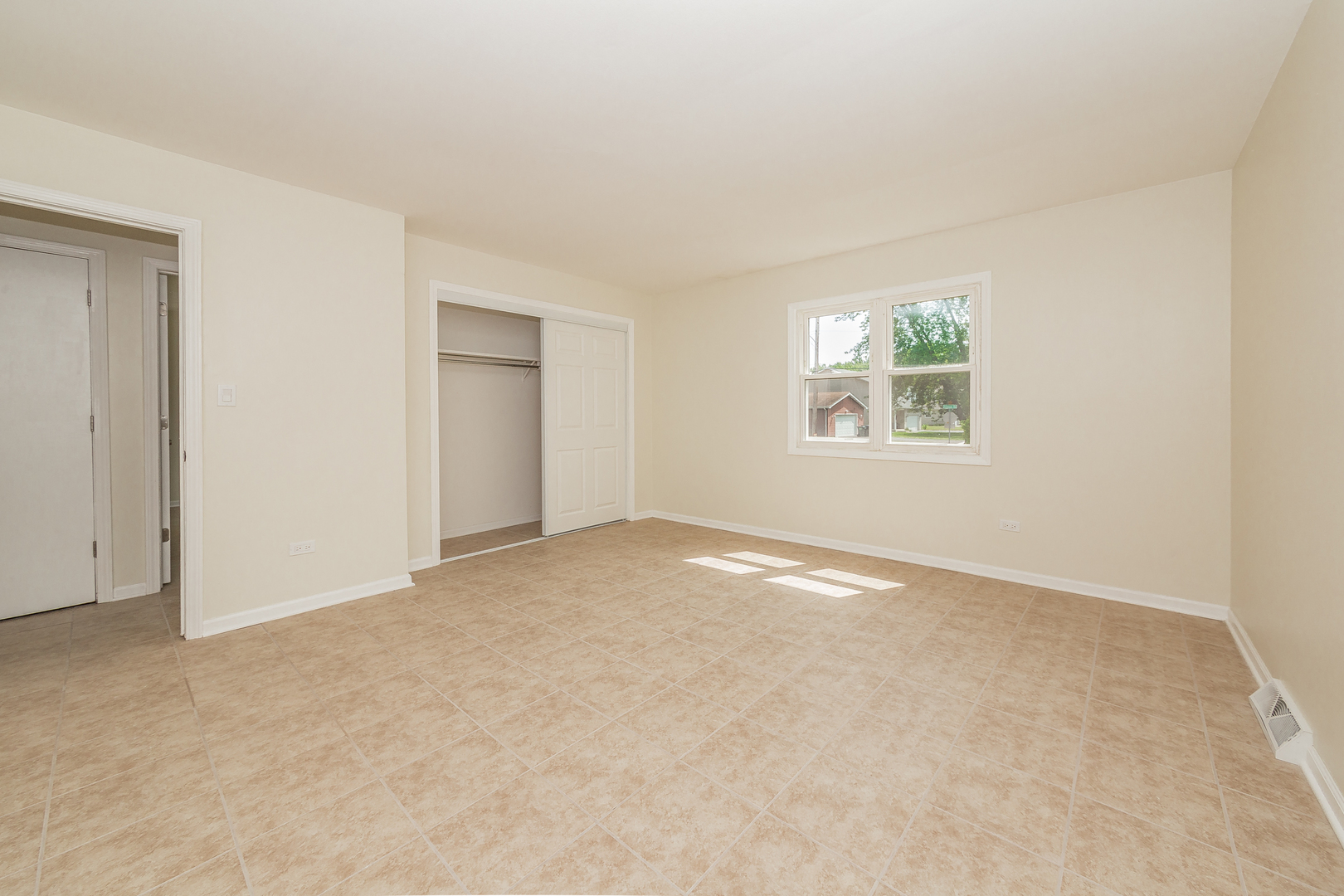 502 Allanson Road Mundelein, IL 60060 - Photo 7 of 18