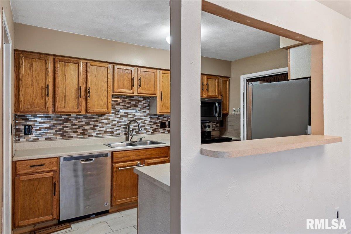 48 Brookside Place Springfield, IL 62704 - Photo 9 of 30 Gallery Image 9