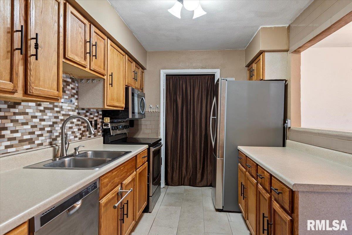 48 Brookside Place Springfield, IL 62704 - Photo 10 of 30 Gallery Image 10