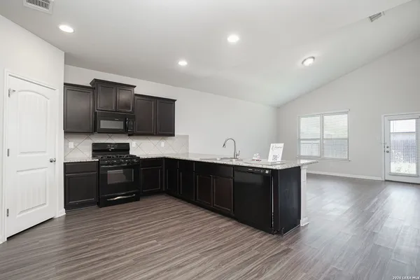 $1,950 | 2449 McCrae, New Braunfels, TX 78130