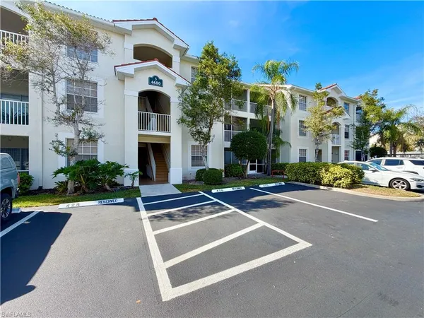 $1,595 | 4680 St Croix Lane, Unit 535, Naples, FL 34109