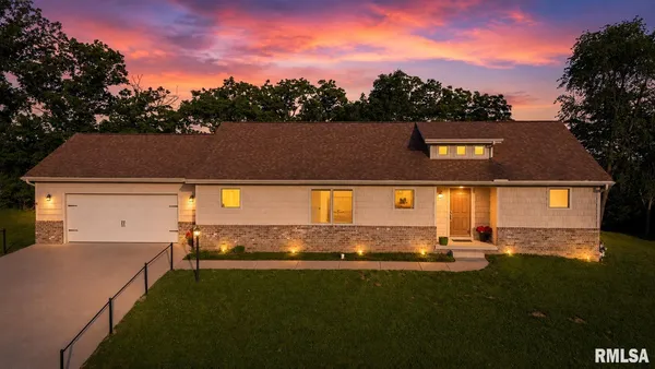 $339,900 | 20632 North Deer Bluffs Drive, Chillicothe, IL 61523