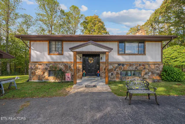 $449,000 | 769 Christenson Road, Deer Lodge, TN 37726