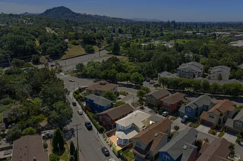 $825,000 | 117 Grayson Way, Healdsburg, CA 95448