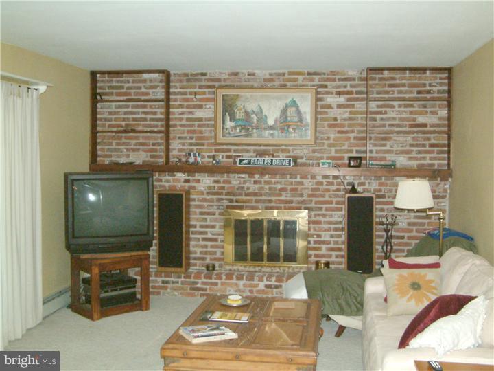 905 Fillmore Road Norristown, PA 19403 - Photo 7 of 15 Family Room