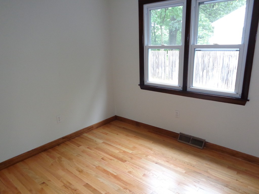 111 Leatherleaf Drive Springfield, MA 01109 - Photo 5 of 10 Gallery Image 5