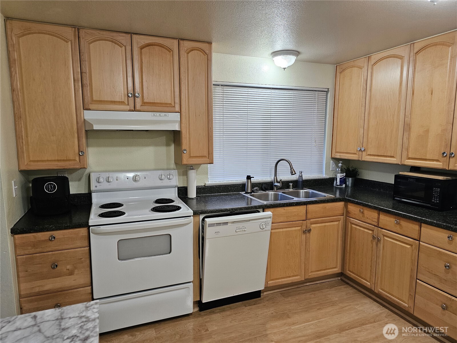 2786 Old Military Road Steilacoom, WA 98388 - Photo 5 of 12