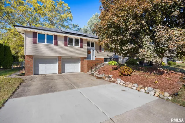 $229,900 | 1111 Mesa Drive, Peoria, IL 61607