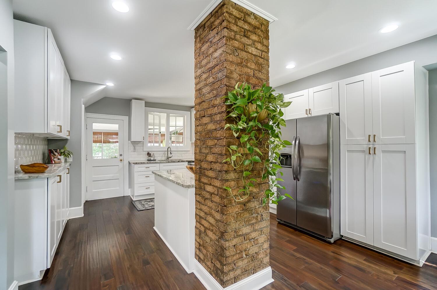 1885 Bryden Road Columbus, OH 43205 - Photo 11 of 45 Brick interior