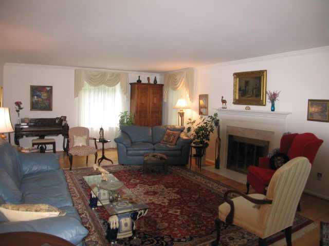 2565 Sandover Road Upper Arlington, OH 43220 - Photo 2 of 5