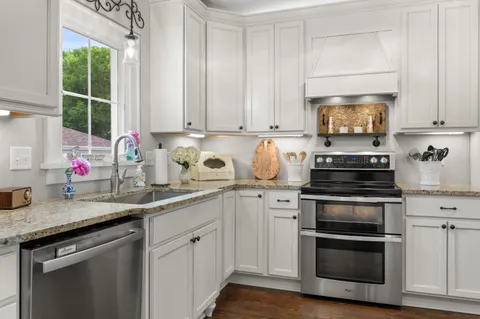$699,900 | 102 Woodland Lane, Oconomowoc, WI 53066