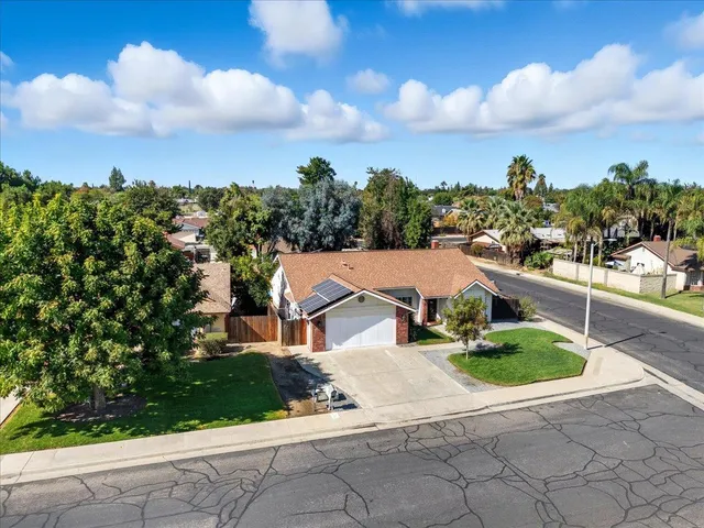 $395,000 | 2202 Cottonwood Court, Hanford, CA 93230