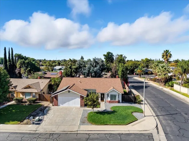$395,000 | 2202 Cottonwood Court, Hanford, CA 93230
