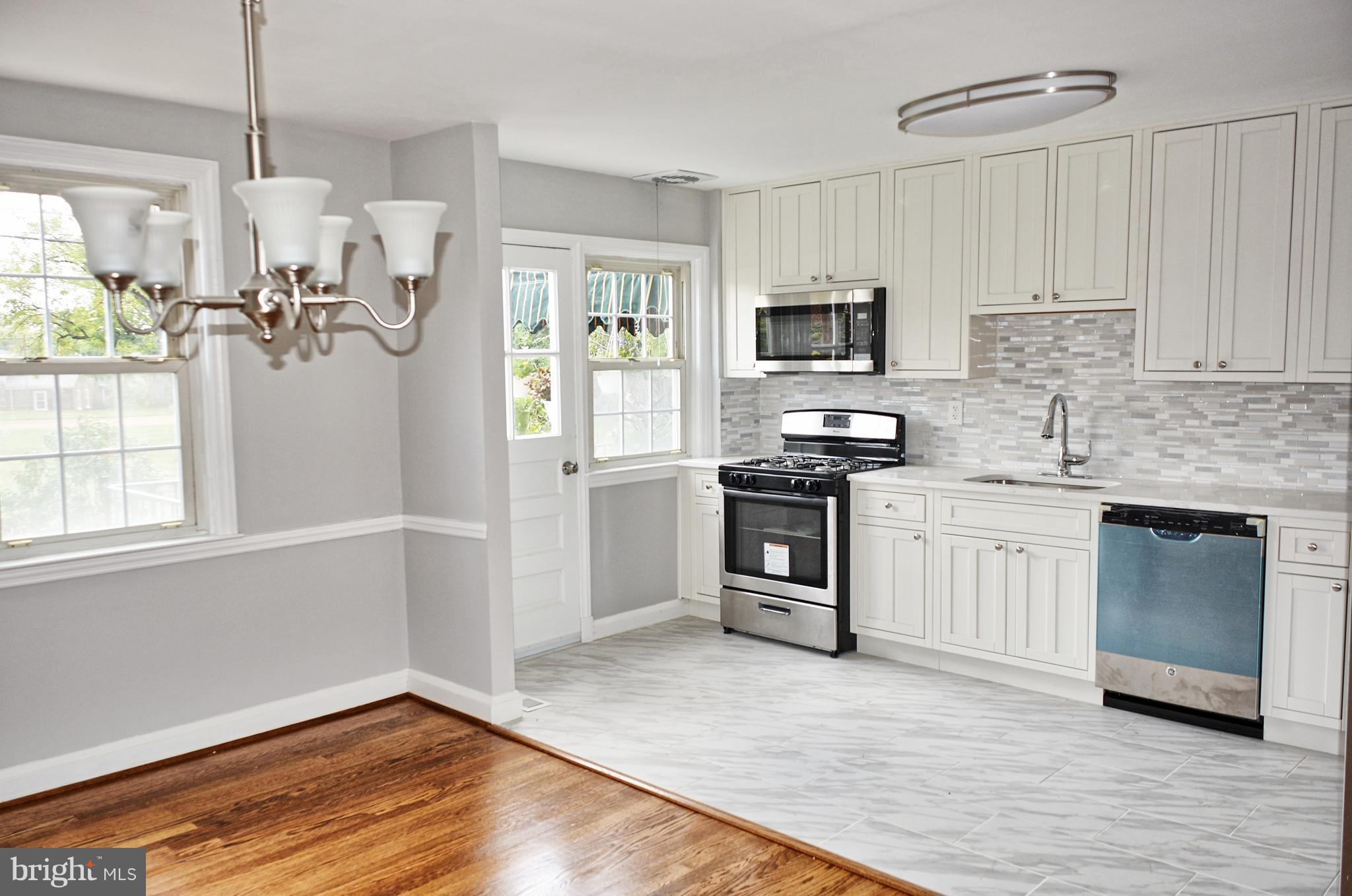 423 Lambeth Road Baltimore, MD 21228 - Photo 9 of 18 Interior (General)
