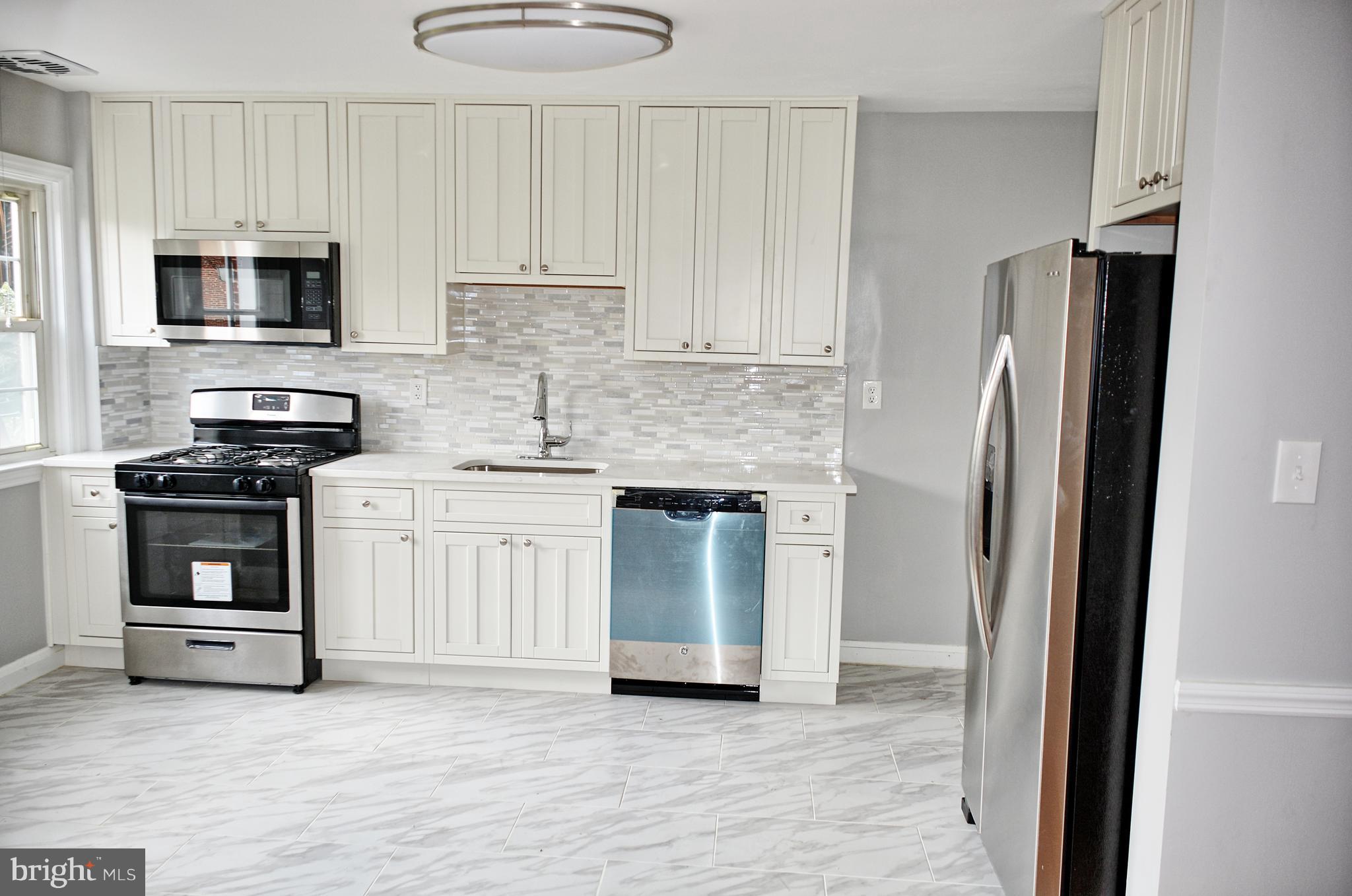 423 Lambeth Road Baltimore, MD 21228 - Photo 10 of 18 Kitchen
