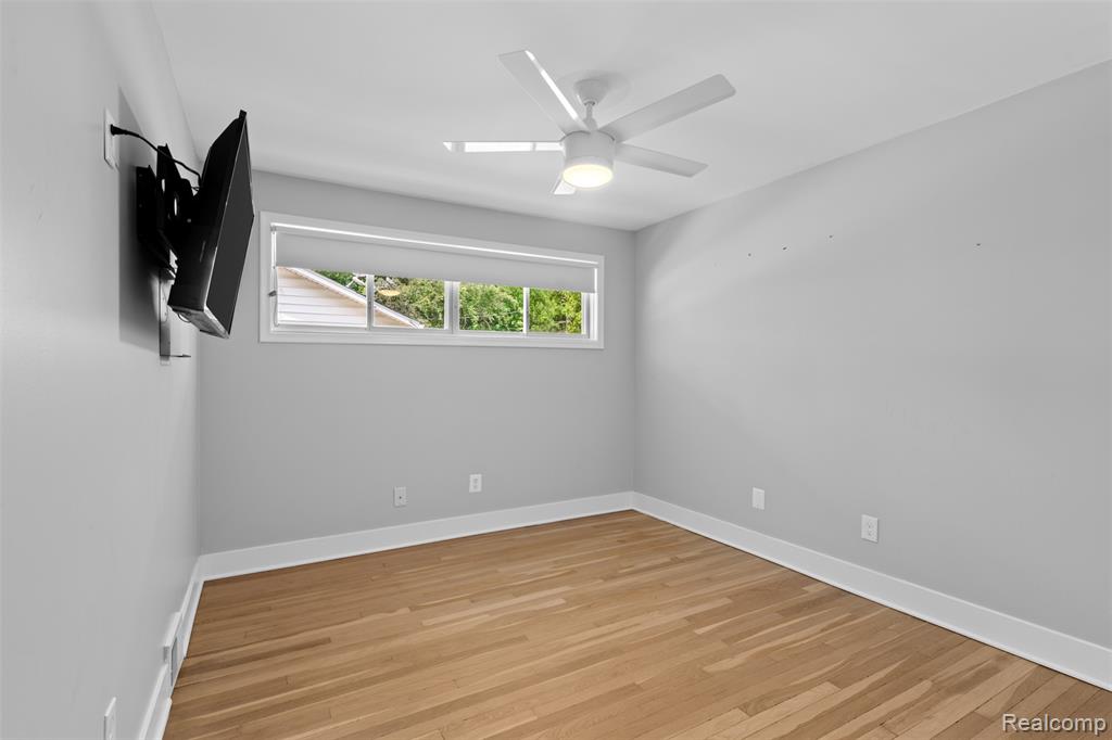 29748 Chelmsford Road Southfield, MI 48076 - Photo 19 of 42 Gallery Image 19
