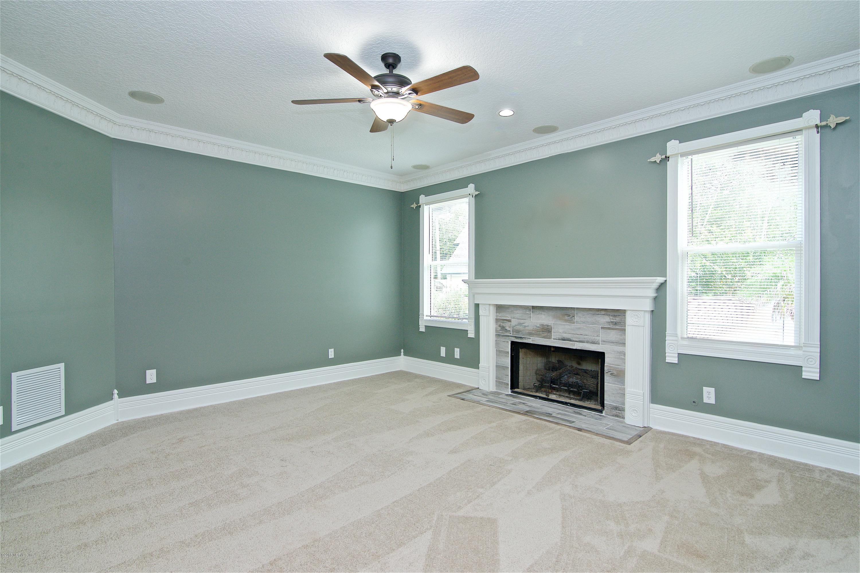 6445 Heidi Road Jacksonville, FL 32277 - Photo 9 of 26 Living Room