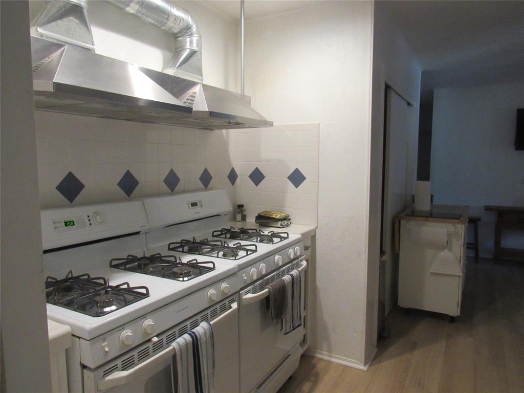 498 Homesite Road Pottsboro, TX 75076 - Photo 29 of 35 a kitchen with a stove and a cabinet