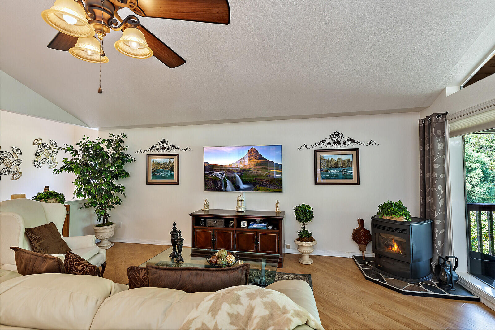 359 Rene Drive Shady Cove, OR 97539 - Photo 14 of 67 37_rd_37_mls