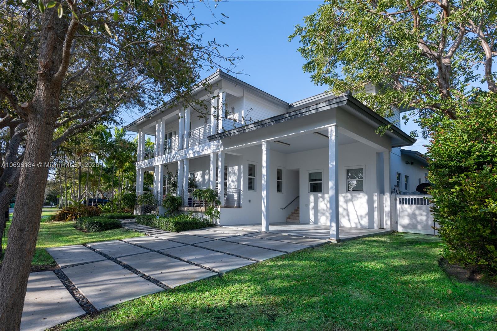 370 Glenridge Road Key Biscayne, FL 33149 - Photo 3 of 36