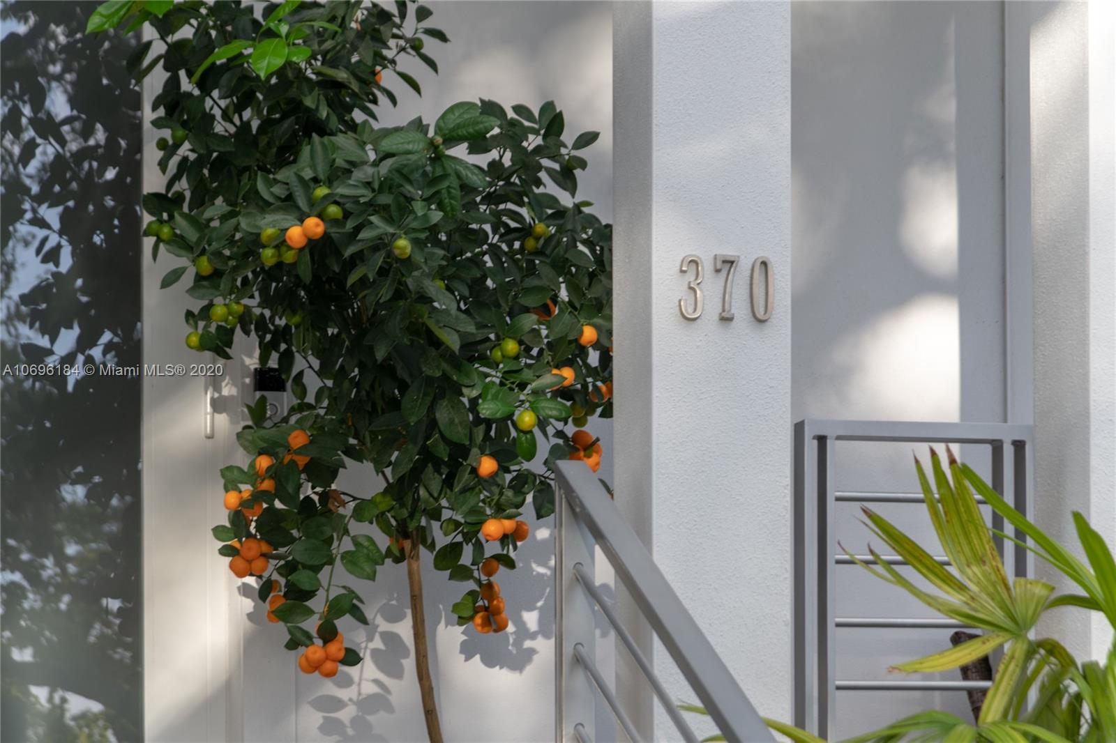 370 Glenridge Road Key Biscayne, FL 33149 - Photo 4 of 36