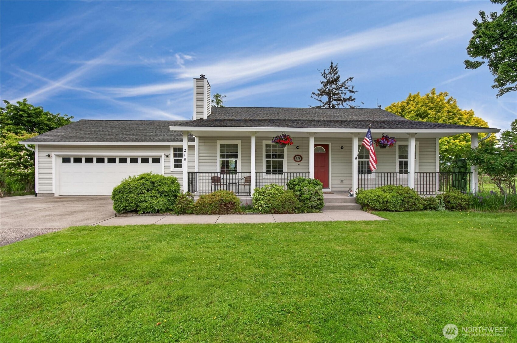218 West Sunny Sands Road Cathlamet, WA 98612 - Photo 4 of 40 front view of a house with a yard