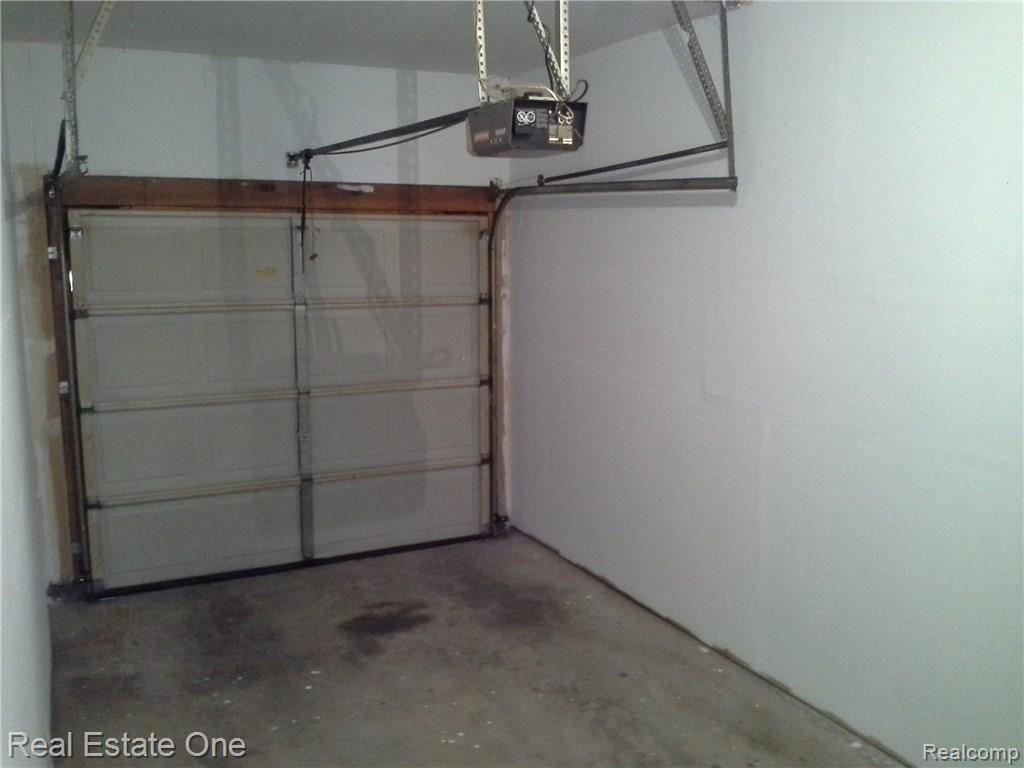 2577 South Commerce Road, Unit 11 Wolverine Lake, MI 48390 - Photo 53 of 57
