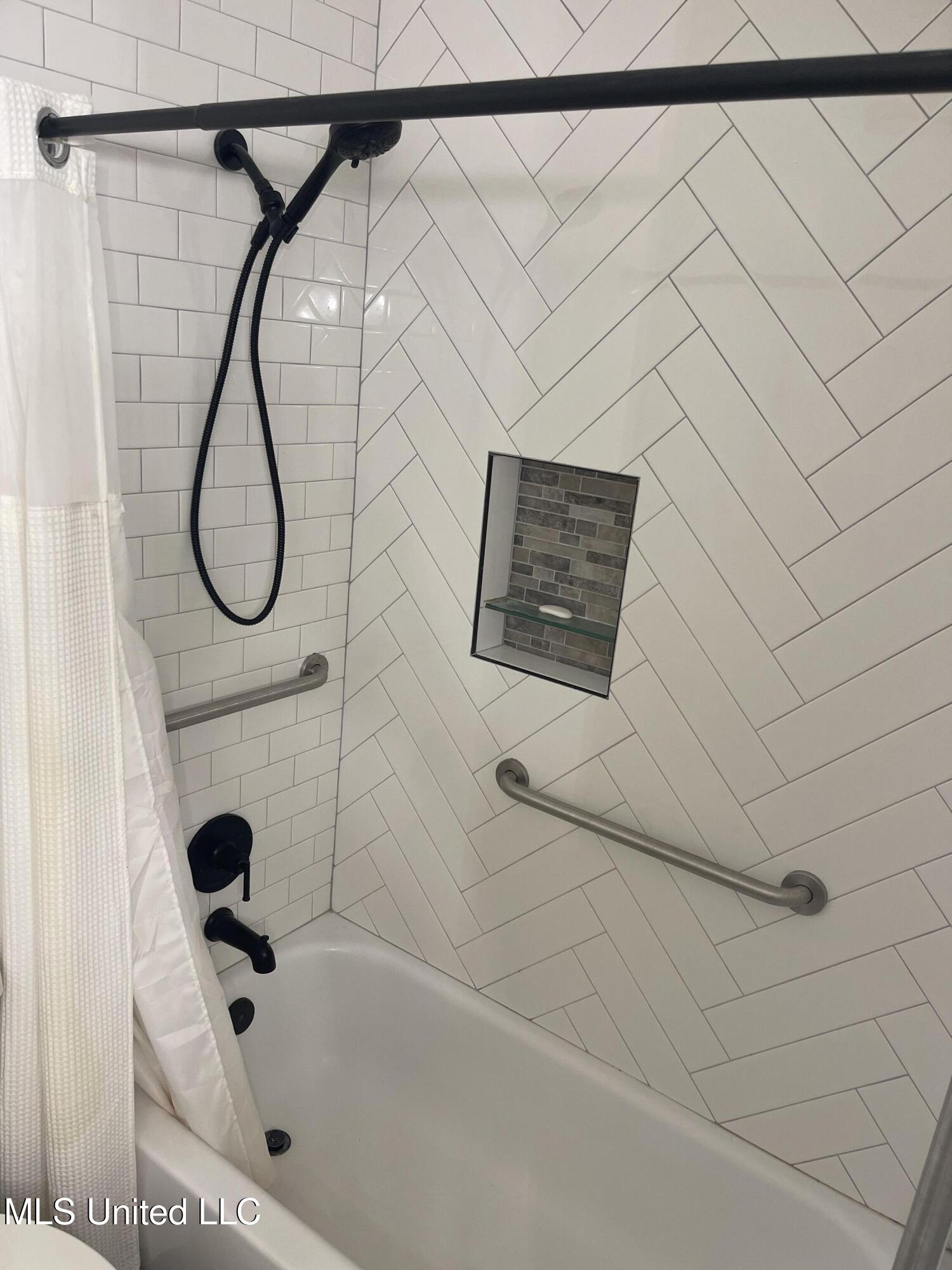 1282 Beach Boulevard, Unit 123 Biloxi, MS 39530 - Photo 15 of 43 IMG_6968