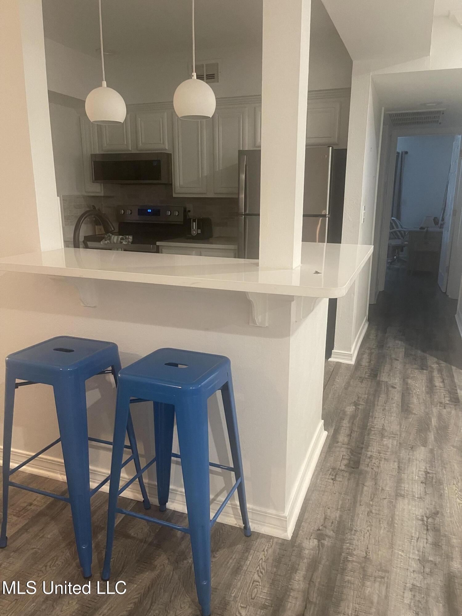 1282 Beach Boulevard, Unit 123 Biloxi, MS 39530 - Photo 6 of 43 IMG_7010