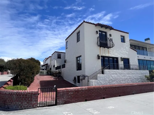 $17,999 | 2444 The Strand, Hermosa Beach, CA 90254