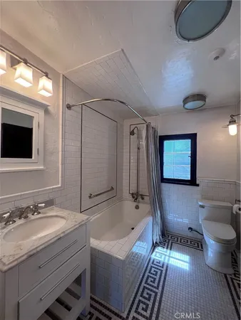 $17,999 | 2444 The Strand, Hermosa Beach, CA 90254