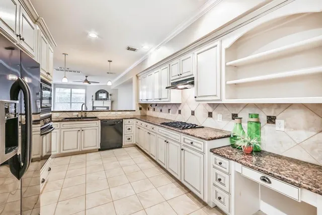 $3,300 | 415 Asbury Street, Houston, TX 77007